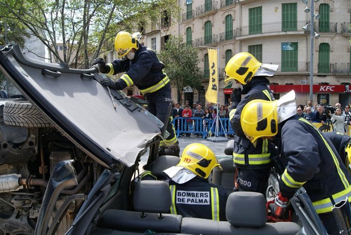 Bomberos De Palma En Un Simulacro De Accidente