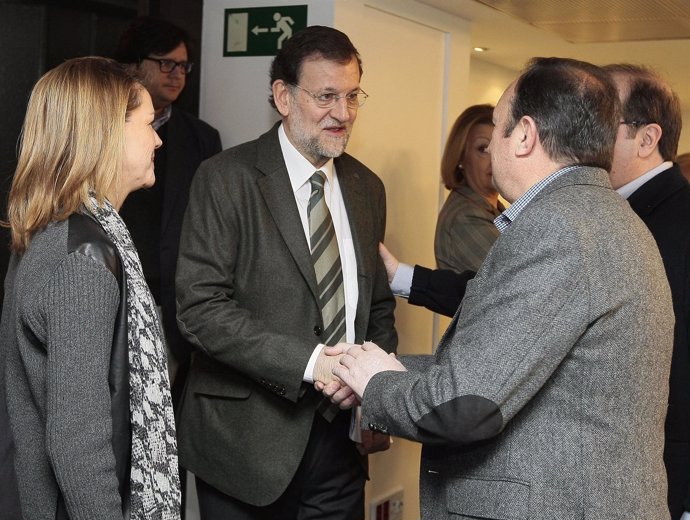 Mariano Rajoy Saluda A Pedro Sanz