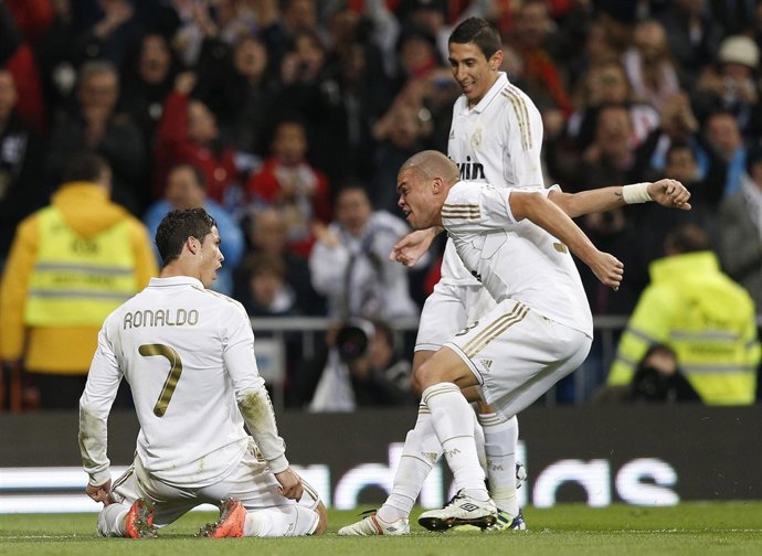 El Real Madrid Celebra El Segundo Gol Ante El Sporting