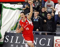 Baloncesto/Liga Endesa.- (Crónica) El Assignia vence al Caja Laboral y el 'Estu' consigue un triunfo crucial 