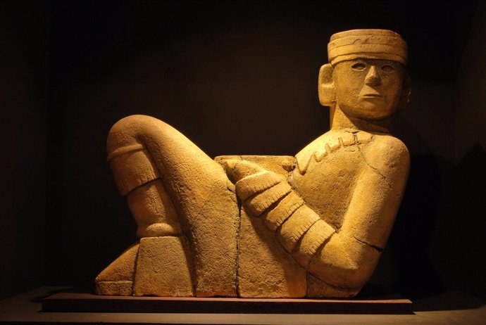 Reproducción De Una Escultura Maya Conocida Como Chacmool