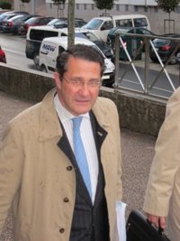 El alcalde de Santiago reúne a sus concejales para informarles que este lunes presentará su dimisión