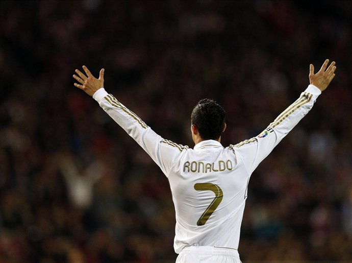Cristiano Ronaldo Celebra Un Hat-Trick En El Calderón