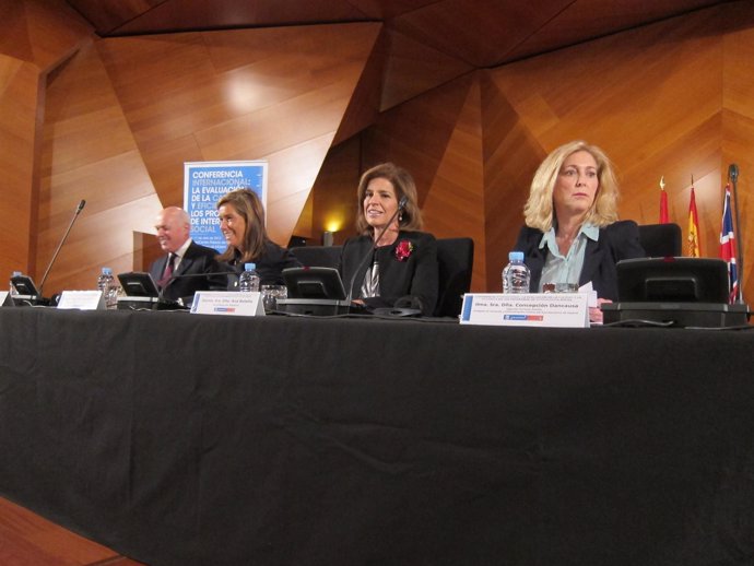 Ana Botella Antes De Su Intervención En La Conferencia