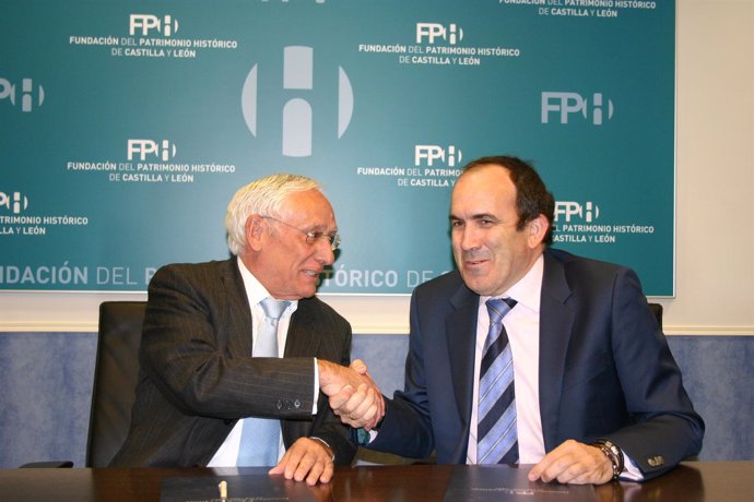 Atilano Soto (Izq) Y Juan Carlos Rebollo Firman El Convenio