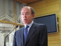 García Escudero sostiene que en momento de crisis "no" hay que devolver competencias sino ejercerlas "mejor"