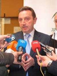 Recio espera que la declaración de Fernández en el caso ERE "arroje luz" y reitera la aplicación del "caiga quien caiga"