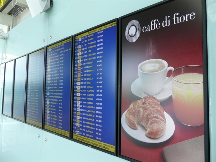 Un Monitor Del Aeropuerto Del Prat Con Información Comercial 