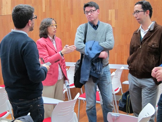 Rosa Aguilar Charla Con Los Periodistas