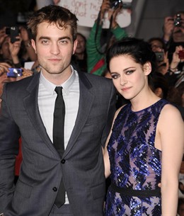 Robert Pattinson Y Kristen Stewart En Una Premiere