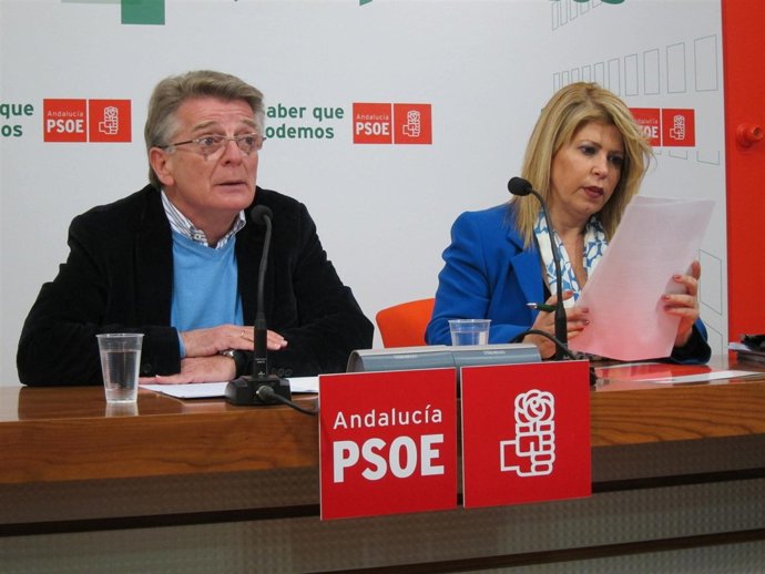 Francisco González Cabaña Junto A Mamen Sánchez