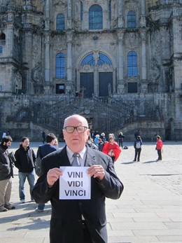 Leo Bassi En El Obradoiro Durante La Rueda De Prensa De Conde Roa