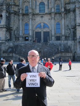 Leo Bassi En El Obradoiro Durante La Rueda De Prensa De Conde Roa