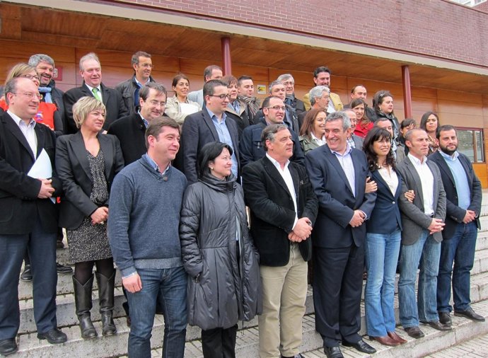 Ejecutiva Del Pscyl Con Villarrubia Al Frente