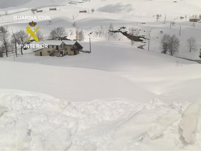 Albergue Aosilado Por La Nieve