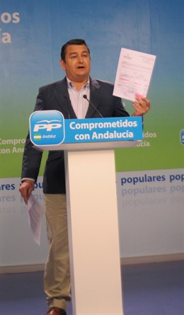 El Secretario General Del PP-A, Antonio Sanz, Muestra Una Memoria Justificativa 
