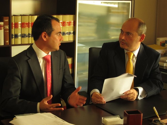 Los Abogados De La Familia De Carlos Parra