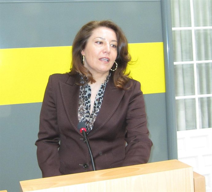 Carmen Crespo,   En Rueda De Prensa