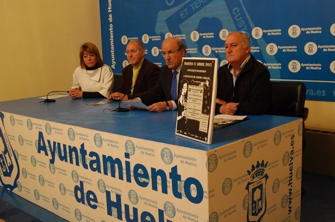 El Alcalde De Huelva Presenta El Concierto A Favor De Madre Coraje. 