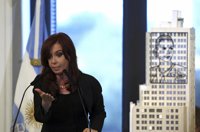 De Kirchner justifica la expropiación para evitar "el vaciamiento" de YPF