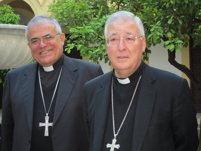 El Obispo De Córdoba, Demetrio Fernández, Y Reig Pla (Derecha)