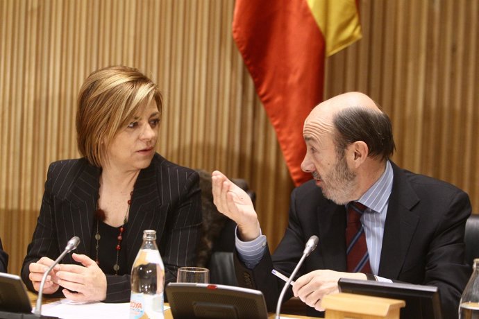 Los Socialistas Elena Valenciano Y Alfredo Pérez Rubalcaba