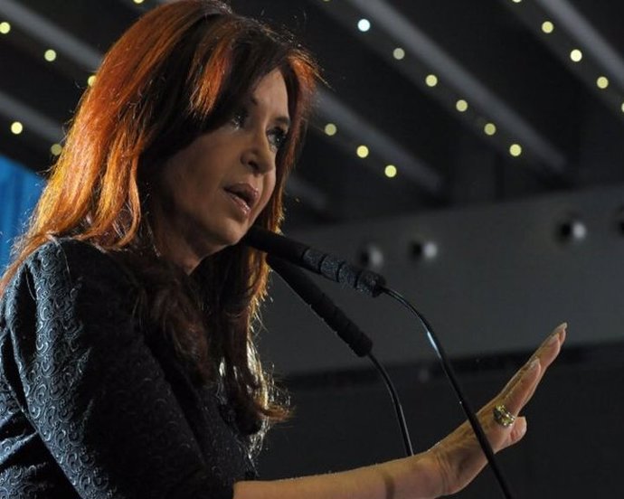 Kirchner anuncia la expropiación de YPF
