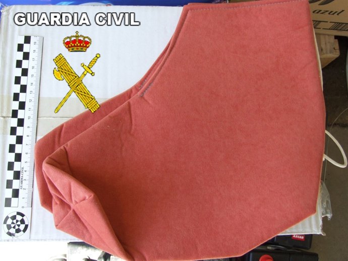 Un Par De Los 'Pattones' Falsificados E Intervenidos Por La Guardia Civil.