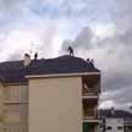 Trabajo De Los Bomberos Por El Viento