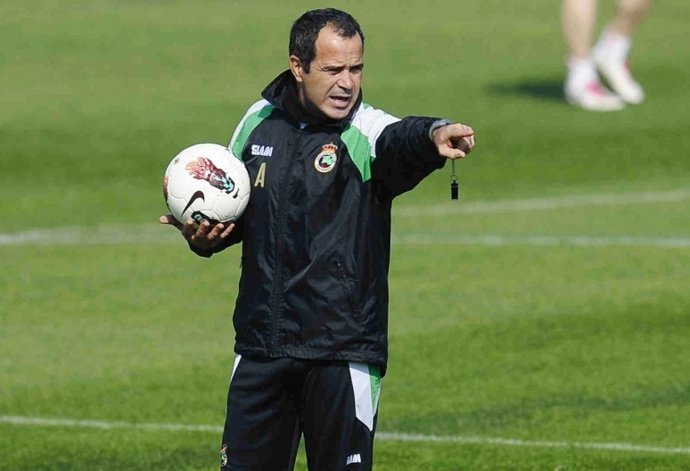 Álvaro Cervera, Entrenador Del Racing