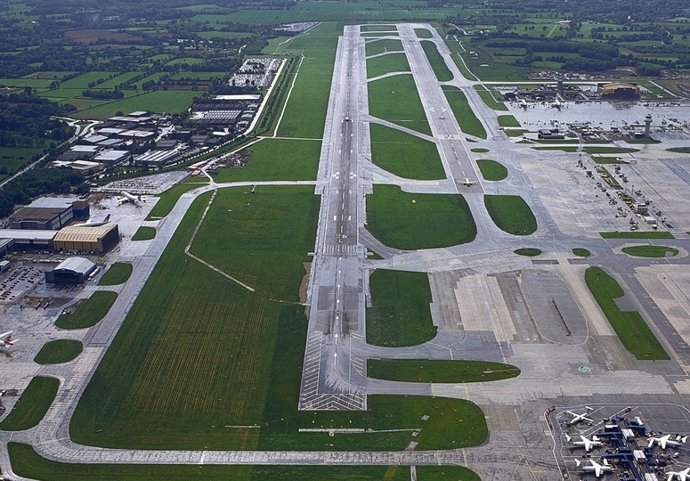 Única Pista Del Aeropuerto De Gatwick