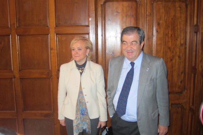 Mercedes Fernández Y Francisco Álvarez-Cascos