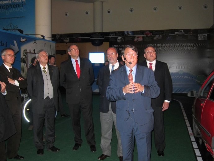 El Alcalde De Valladolid, Durante La Inauguración De La Muestra .