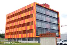 Parcela 18 Del PCTCAN, Sede Del Centro De Atención Del Banco Santander 