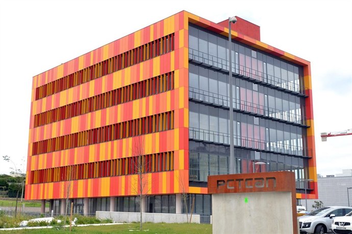 Parcela 18 Del PCTCAN, Sede Del Centro De Atención Del Banco Santander 