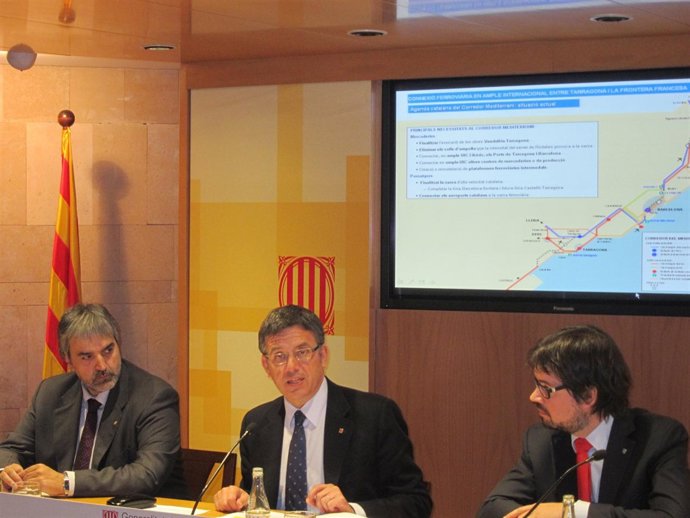 El Conseller L.Recoder (Centro)