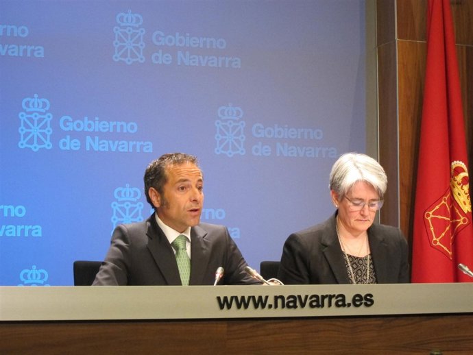 Los Consejeros Juan Luis Sánchez De Muniáin Y Lourdes Goicoechea.