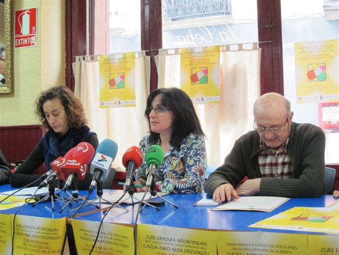 Patricia Ruiz, Teresa Burgui Y Abel Sanz, De La Plataforma De Entidades Sociales