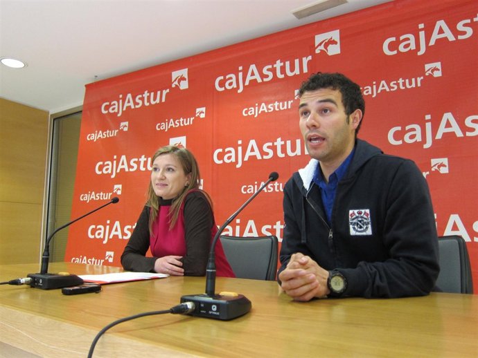 Granados, Durante La Presentación De La Expedición.