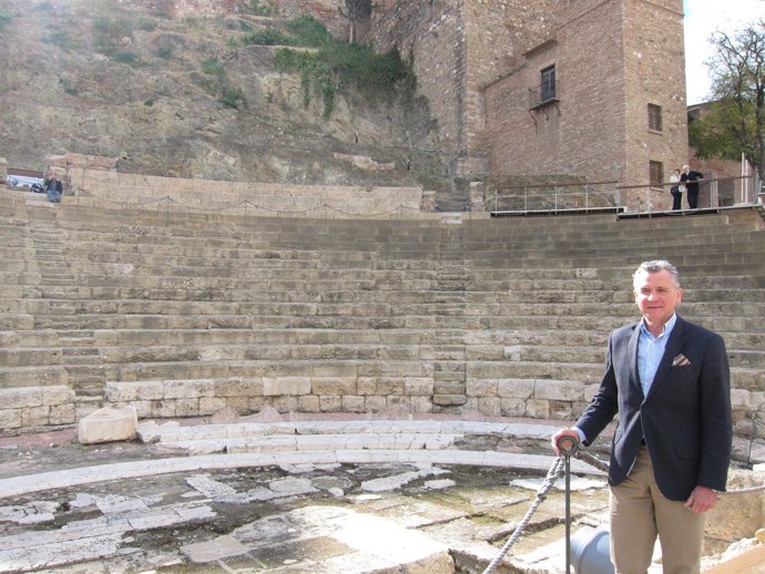 El Consejero De Cultura Paulino Plata En El Teatro Romano De Málaga