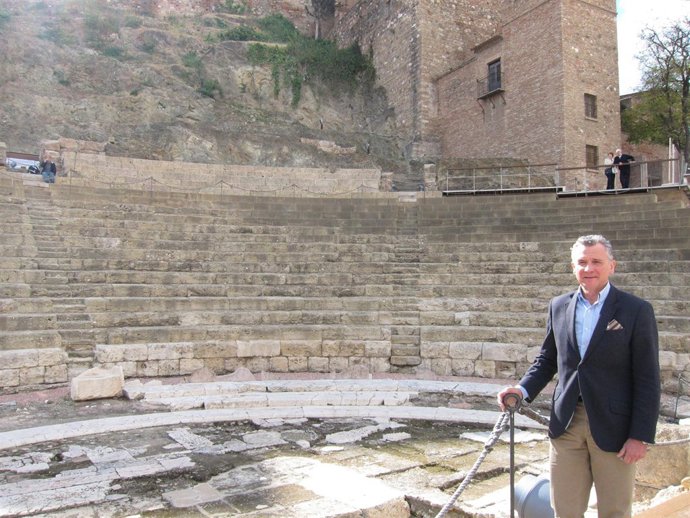El Consejero De Cultura Paulino Plata En El Teatro Romano De Málaga