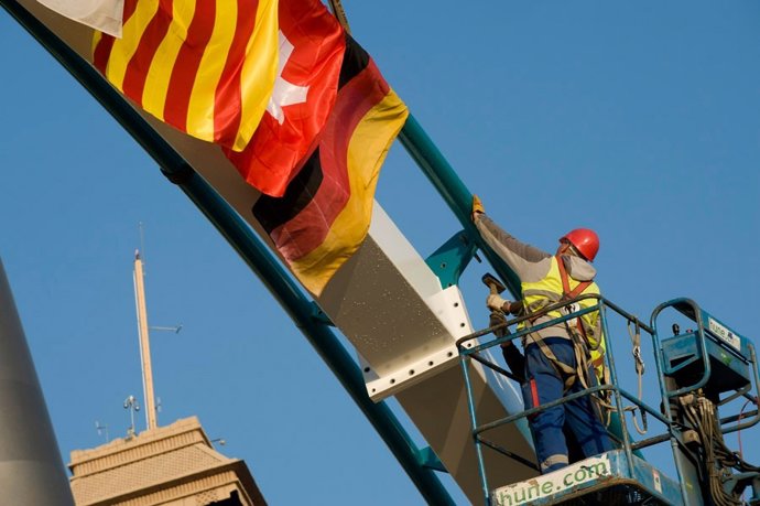 Fase Final De Construcción De La Montaña Rusa Más Alta De Europa