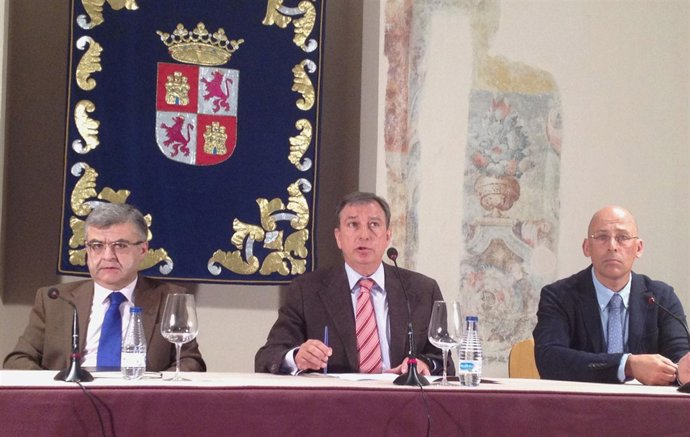 Juan José Mateos,  Juan Casado Y Fernando Sánchez Pascuala