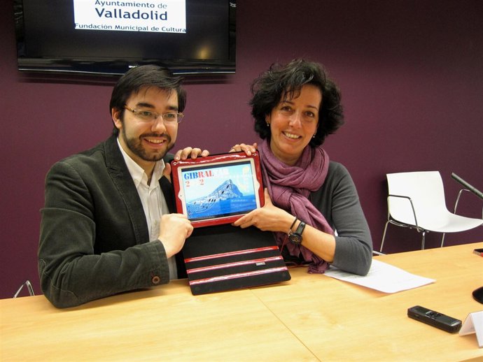 El Director De La JOSVA Junto A La Concejal De Cultura, Mercedes Cantalapiedra.