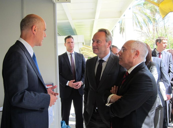 El Presidente De La Generalitat, Albert Fabra, En El Foro De Empleo De La UPV 