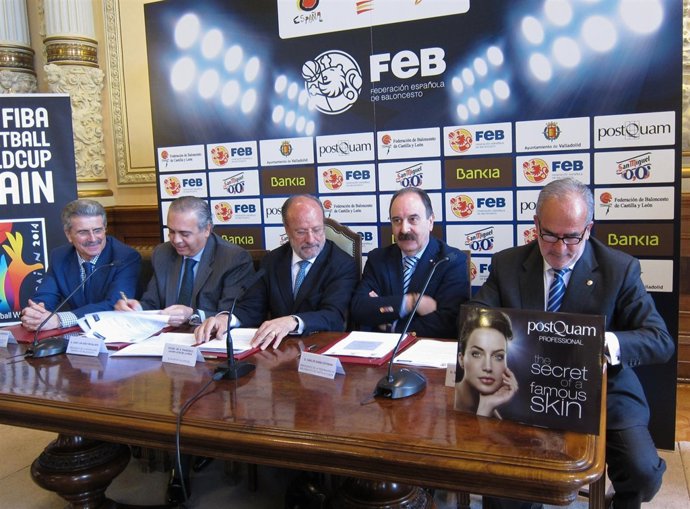 Firma Del Convenio Entre La Federación De Baloncesto Y El Ayuntamiento.