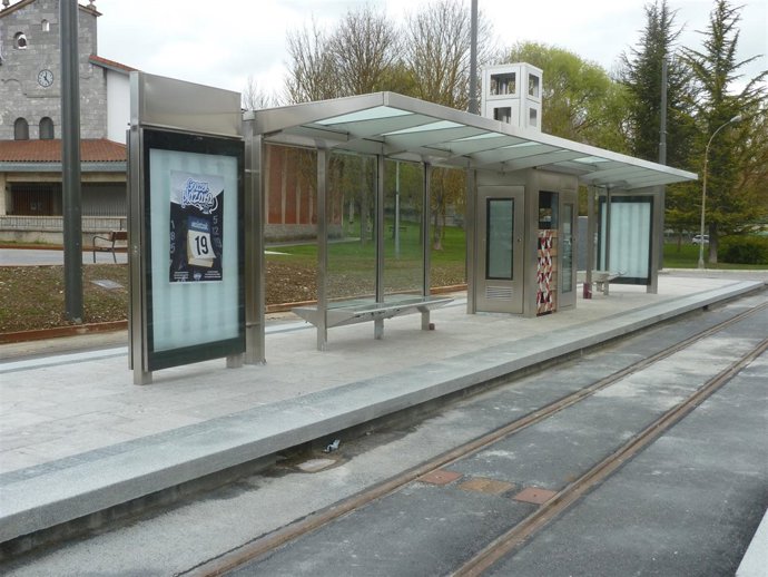Nueva Parada Del Tranvía De Vitoria En La Plaza Primero De Mayo De Abetxuko.