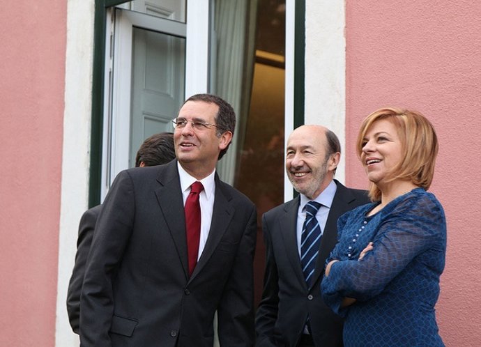 Rubalcaba Y Valenciano Con Antonio Seguro (PSP) En Lisboa
