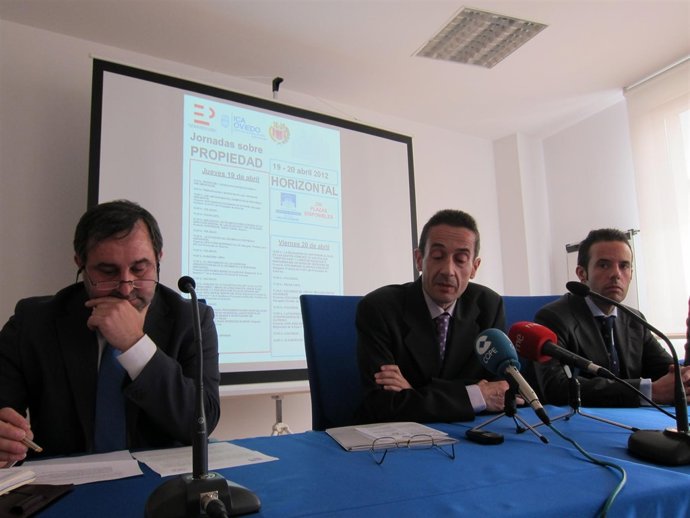 Alonso Vega, Durante La Presentación De Las Jornadas.