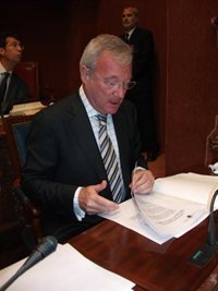 Valcárcel dice, sobre la ampliación de Repsol en Cartagena, que "hoy se marca una fecha histórica para la Región"